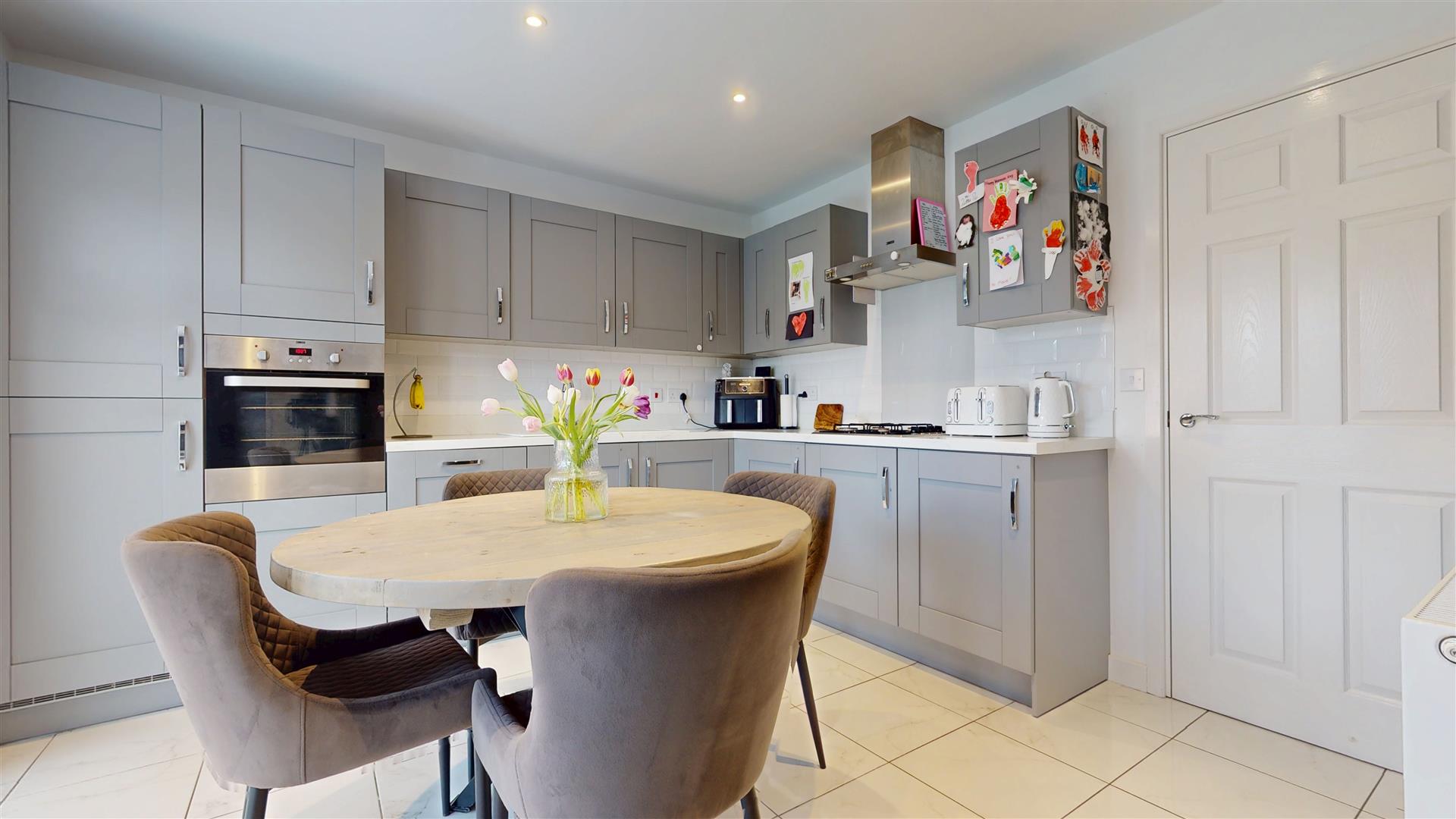 3 bed property in Pierrepoint Way, Milton Keynes
